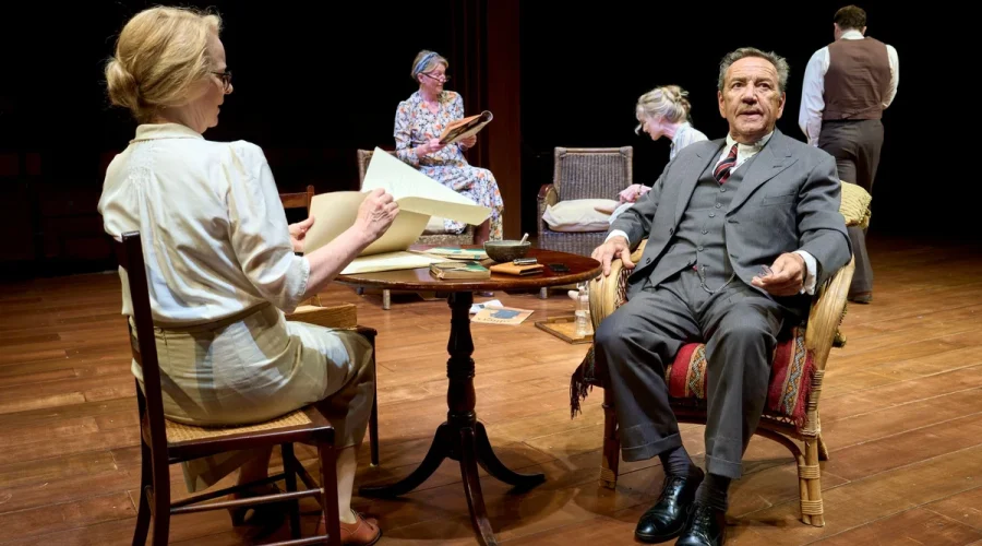 Robert-Lindsay-Franklin-and-company-in-Springwood-015_credit-Manuel-Harlan