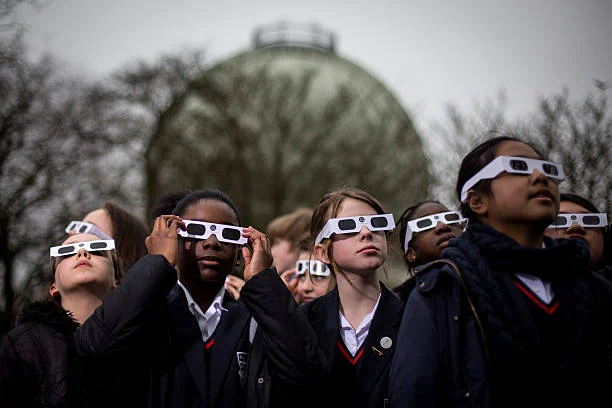 Students-from-Saint-Ursulas-Covent-Secondary-School-in-Greenwich-pose-for-a-photograph-wearing-prote