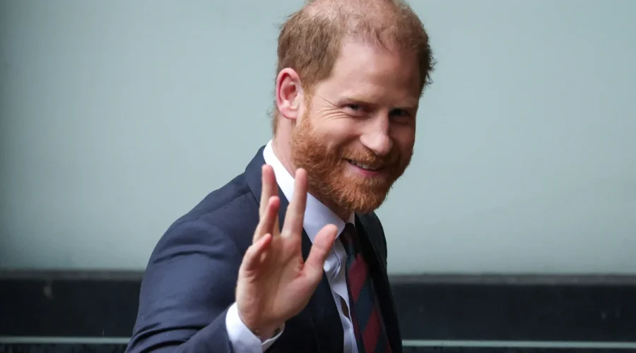 Trial-in-Britains-Prince-Harry-and-others-phone-hacking-lawsuit-against-Daily-Mail-in-London-nl54rpz